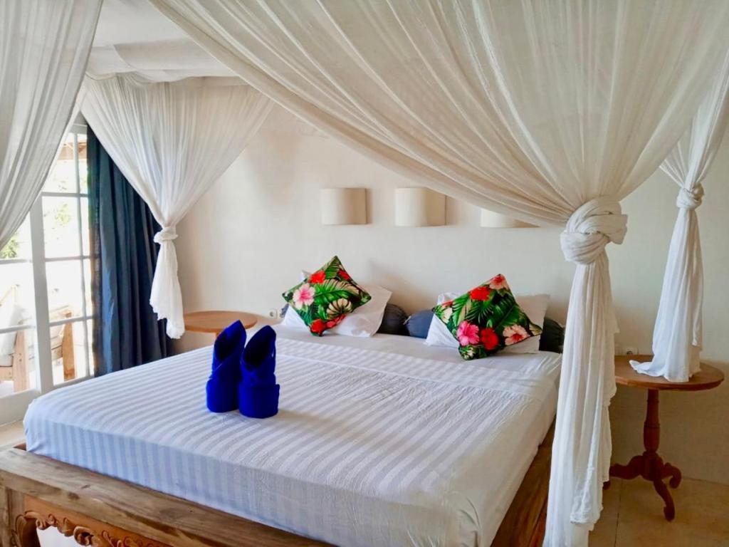 Serenity Luxurious Beachfront Villa & Spa With Private Infinity Pool, 8 Guests Gili Air Luaran gambar