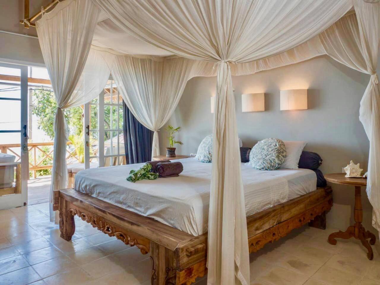 Serenity Luxurious Beachfront Villa & Spa With Private Infinity Pool, 8 Guests Gili Air Luaran gambar