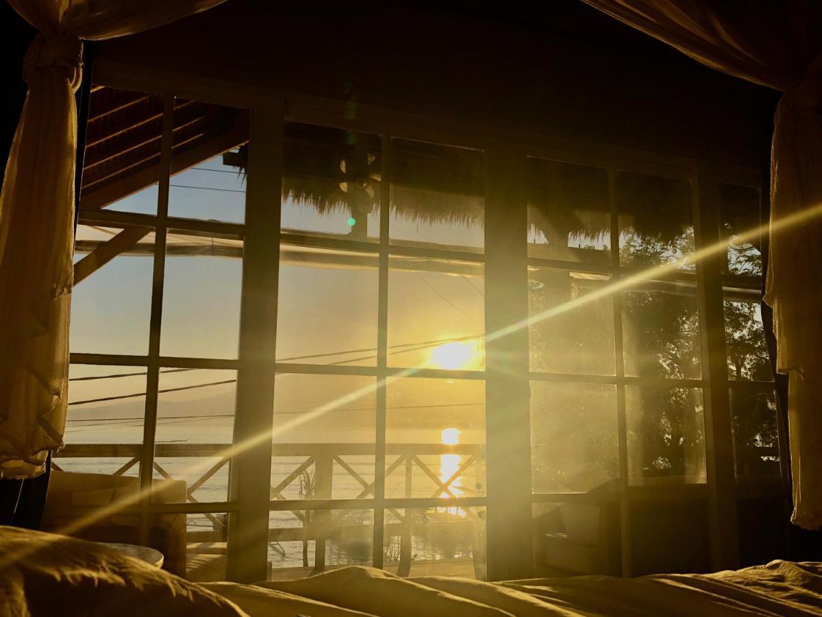 Serenity Luxurious Beachfront Villa & Spa With Private Infinity Pool, 8 Guests Gili Air Luaran gambar